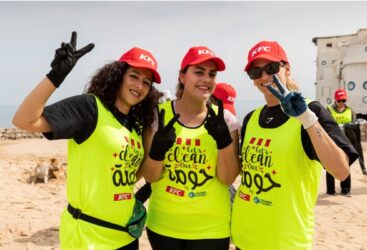 KFC et l’association Tounes Clean up lancent une action de sensibilisation environnementale et de nettoyage de la plage de la Marsa