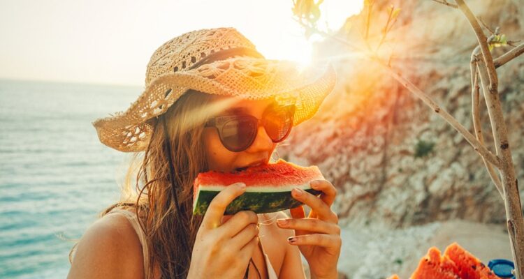 Canicule : Des conseils d&rsquo;une nutritionniste pour une alimentation rafraîchissante et hydratante.