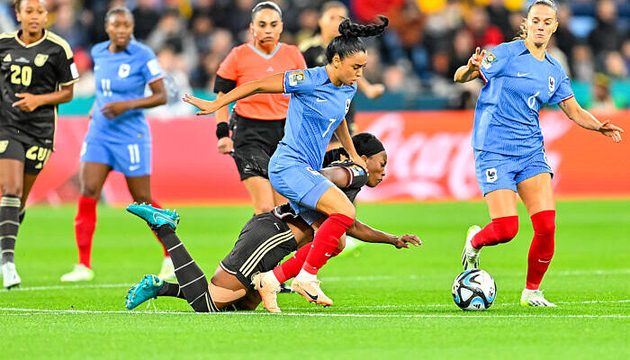 La France triomphe face au Brésil dans une victoire cruciale lors de la Coupe du Monde Féminine.