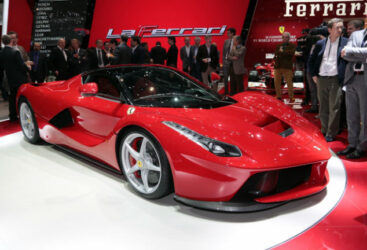 Chine : Les Femmes Bouleversent l&rsquo;Image Macho des Supercars Ferrari.