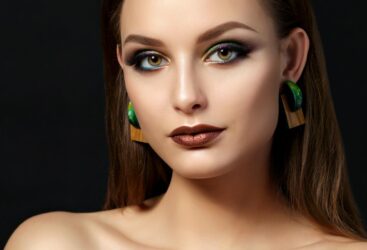 Tendances Maquillage : Le Retour en Force du Rouge à Lèvres Marron.