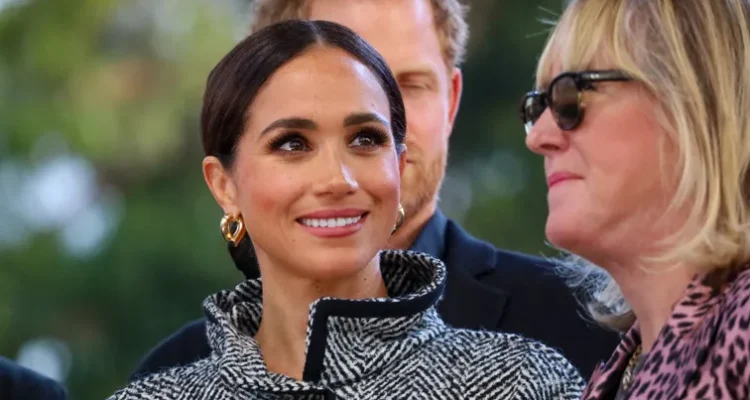 Le Style Élégant de Meghan Markle à l&rsquo;Honneur lors du Gala One805 Live!