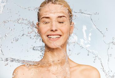 Quel est l&rsquo;ingrédient le plus efficace pour maintenir la peau hydratée ? Une dermatologue offre des conseils.