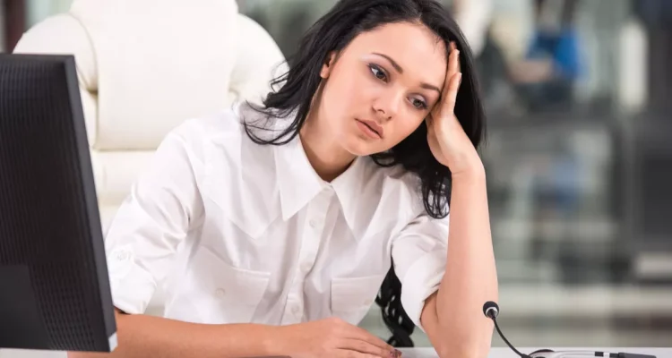 La Santé Mentale des Femmes au Travail : Une Préoccupation Croissante Liée aux Inquiétudes Financières.
