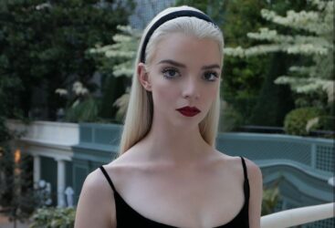 Le bandeau signature qui évoque le style de Brigitte Bardot revient en force pour la saison hivernale.