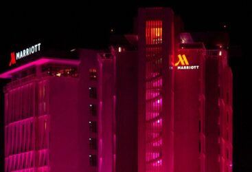 Tunis Marriott Hôtel s&rsquo;illumine pour l&rsquo;Octobre Rose : une initiative de sensibilisation.