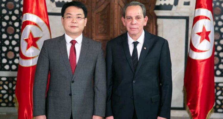 Le chef du gouvernement s’entretient avec le Président de Huawei Northern Africa region pour un renforcement de la coopération dans le domaine technologique.