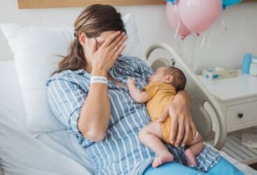 OMS: Selon une nouvelle étude, plus d’un tiers des femmes éprouvent des problèmes de santé durables après l’accouchement.