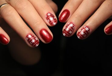 Sublimez vos ongles pour les fêtes avec style : 4 idées de manucure chic et simples !
