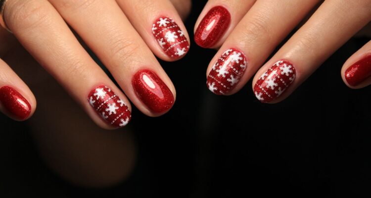 Sublimez vos ongles pour les fêtes avec style : 4 idées de manucure chic et simples !