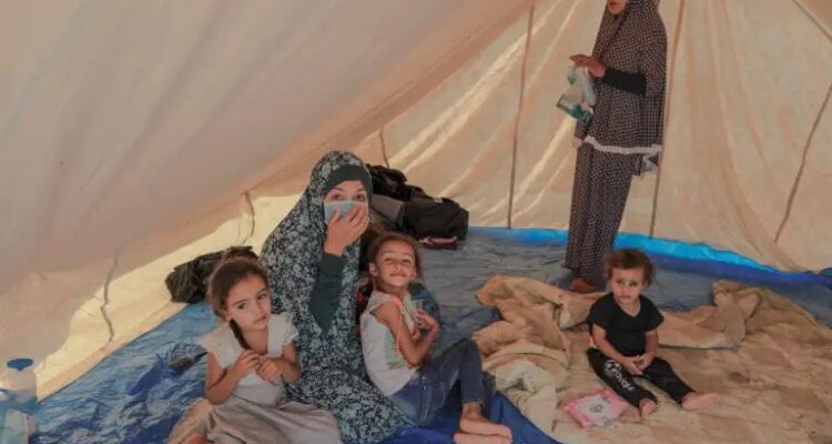 Gaza : des femmes affamées et des enfants en danger après deux mois de conflit.