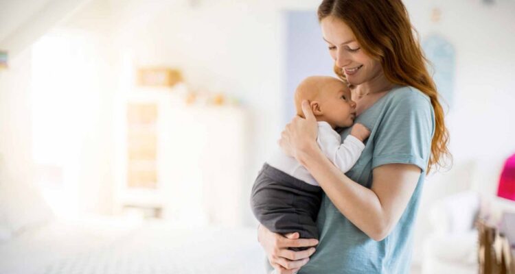 Les défis méconnus de la santé maternelle : Un tiers des femmes confrontées à des problèmes durables après l&rsquo;accouchement.