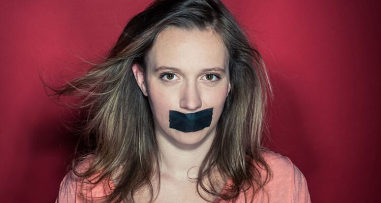 Quand la surabondance de confidences fragilise.