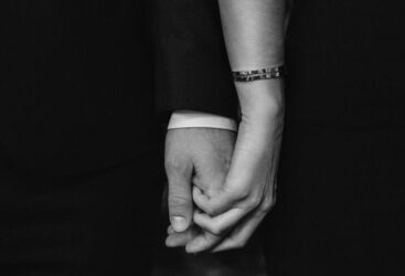 Dissocier le Mariage de l&rsquo;Amour : Au-Delà des Idées Romantiques.