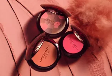 Guerlain réinvente sa légendaire Terracotta avec un nouveau blush.
