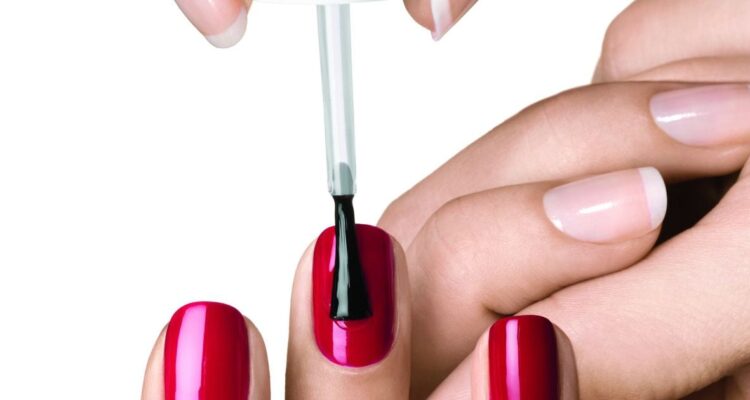 Les Secrets d&rsquo;une Manucure Printanière Élégante.