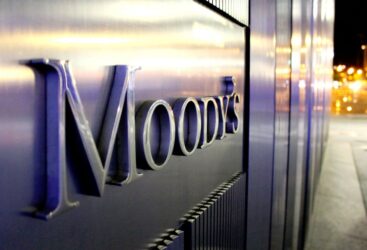 Moody’s révise la perspective de la Tunisie de négative à stable.