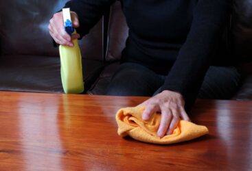 Le secret des hôtels de luxe pour des meubles toujours impeccables sans poussière.