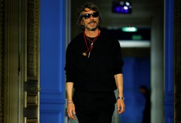 Départ de Pierpaolo Piccioli de Valentino : Une Collaboration de 25 ans prend fin.