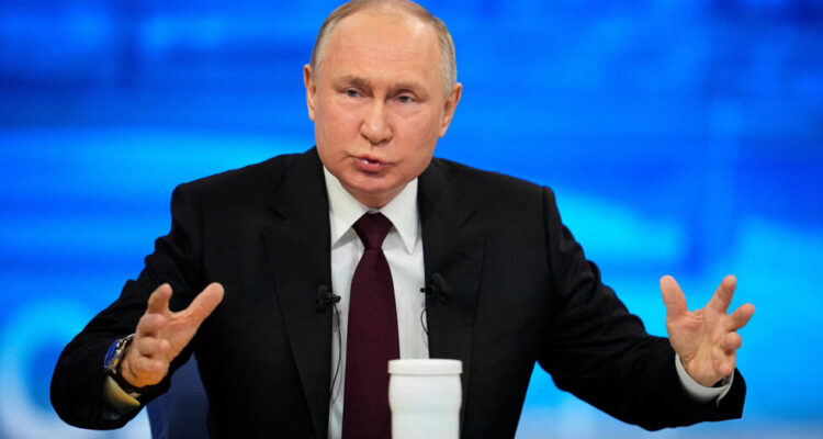 Vladimir Poutine réélu président de la Russie avec une écrasante majorité de votes.