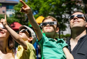 Comment observer l&rsquo;éclipse en toute sécurité avec vos enfants.