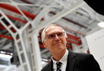 Carlos Tavares de Stellantis pourrait toucher un salaire de 36 millions d&rsquo;euros : une rémunération qui fait débat.