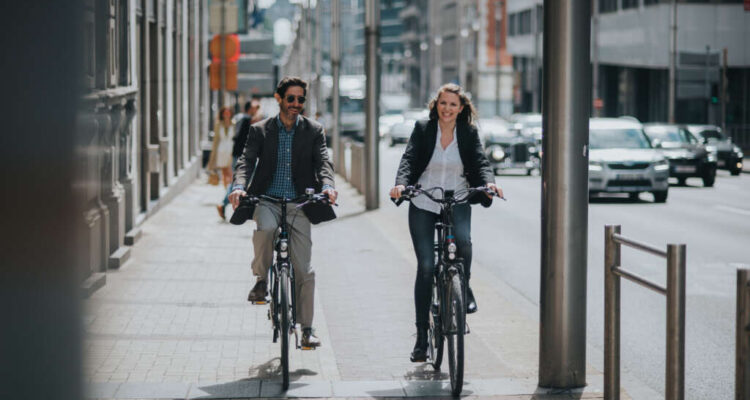 Orléans Métropole lance une initiative pour encourager les femmes à enfourcher leurs vélos.