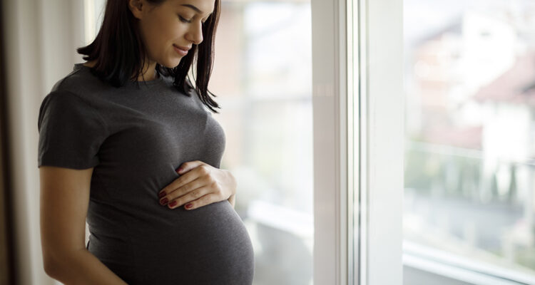 Grossesse et maternité : Impact sur l&rsquo;âge biologique des femmes selon une nouvelle étude.