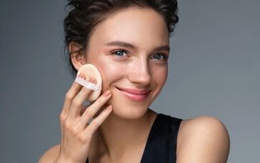 Le Fond de Teint Mat Révolutionnaire : Découvrez le HD Skin Powder Foundation de Make Up Forever.