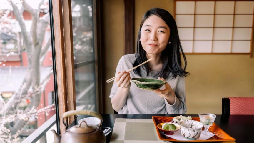 Le régime alimentaire traditionnel japonais : un bouclier contre le déclin cognitif, principalement pour les femmes.