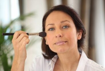 Secrets de Maquillage pour paraître 5 ans de moins : Conseils d&rsquo;un Professionnel.