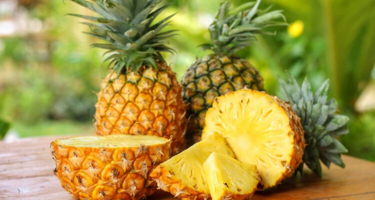 Comment Choisir un Ananas Sucré en un Coup d’Œil.