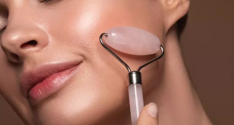 Comment Raffermir l&rsquo;Ovale du Visage : 10 Méthodes Efficaces.