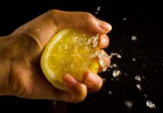 La technique secrète des bartenders pour obtenir deux fois plus de jus de citron.