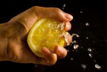 La technique secrète des bartenders pour obtenir deux fois plus de jus de citron.