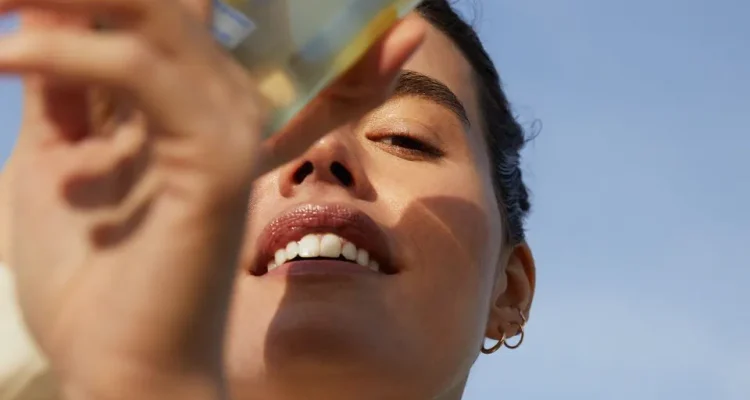 Prendre soin de sa peau pendant l’été : Guide complet.