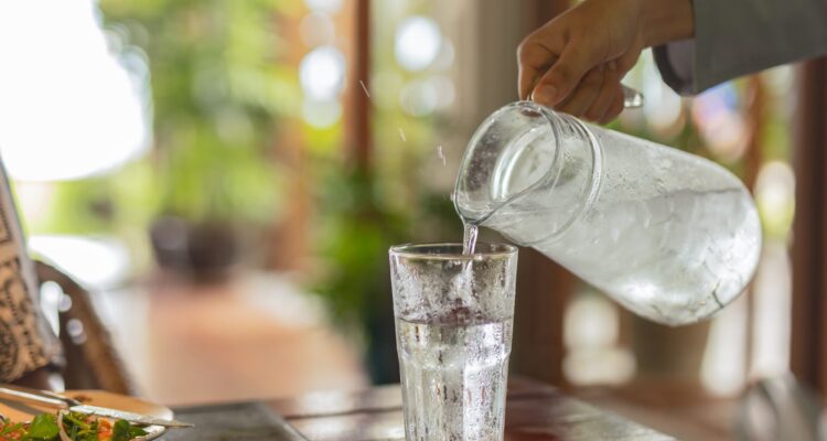 Canicule : Les Dangers de l&rsquo;Eau Glacée en Période de Forte Chaleur.