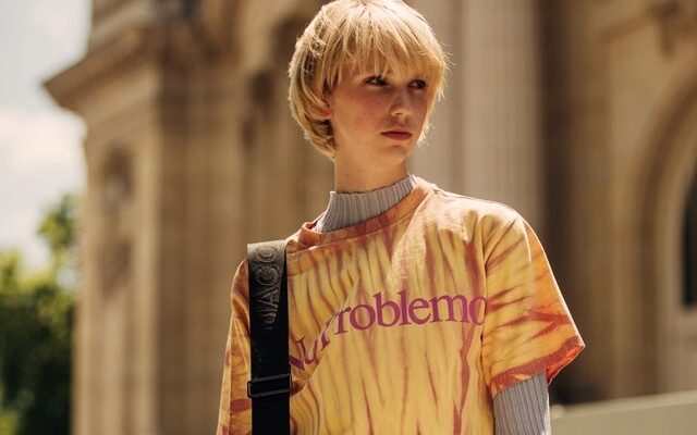 Tendances coiffure automne-hiver 2024-2025 : Les coupes courtes avec frange à adopter.