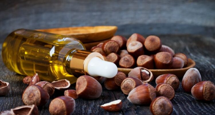 L’huile de noisette : l&rsquo;alliée parfaite pour une peau éclatante et sans boutons.
