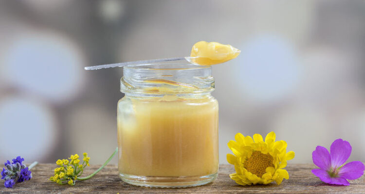 La gelée royale : une alliée naturelle pour booster l&rsquo;immunité et l&rsquo;énergie.