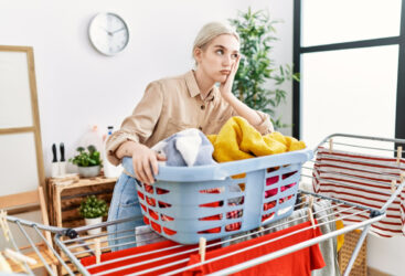 Une Astuce Ancestrale pour Sécher Votre Linge Rapidement en Hiver.