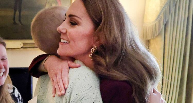 Kate Middleton fait une apparition publique émouvante au château de Windsor.