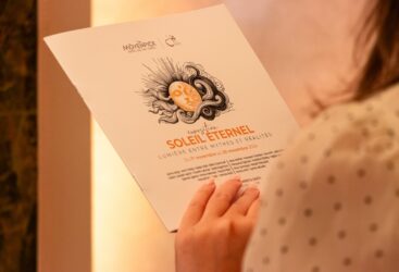 Mövenpick Art Gallery : Exposition « Soleil Éternel : Lumière entre Mythes et Réalités » du 1er au 30 novembre 2024 sous la supervision artistique de Michela Margherita Sarti, commissaire d’exposition.