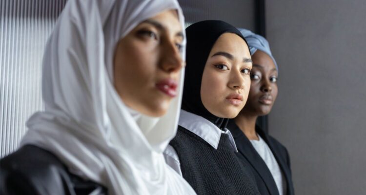 Vie des réseaux : l&rsquo;Algérie impose aux femmes le port du hijab, qu&rsquo;en est-il ?