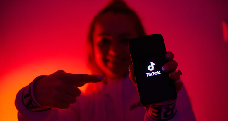 TikTok lance une nouvelle fonctionnalité pour forcer les adolescents à dormir