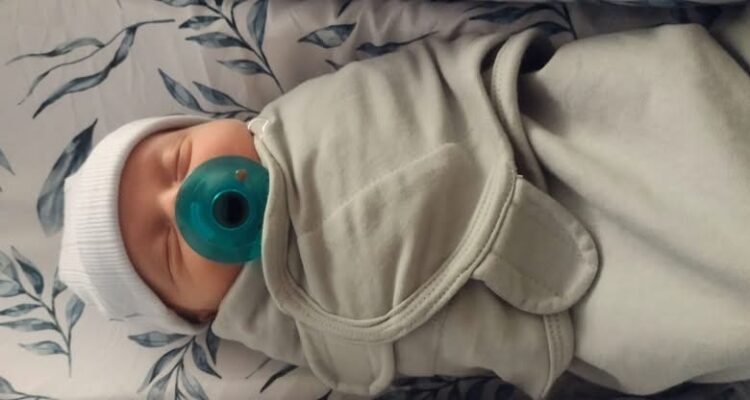 Le « plus vieux bébé du monde » né après 31 ans de congélation embryonnaire : un miracle scientifique et humain