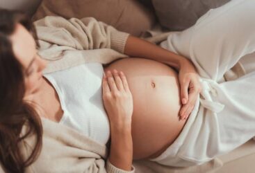 Grossesses tardives : entre risques médicaux et nouvelles réalités