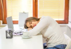 Épuisement Chronique : Pourquoi Votre Fatigue n&rsquo;a (Peu T-elle) Rien à Voir avec Votre Sommeil ?