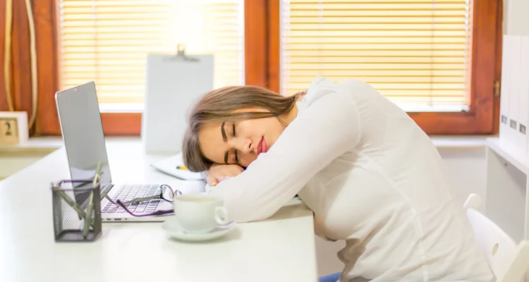 Épuisement Chronique : Pourquoi Votre Fatigue n&rsquo;a (Peu T-elle) Rien à Voir avec Votre Sommeil ?