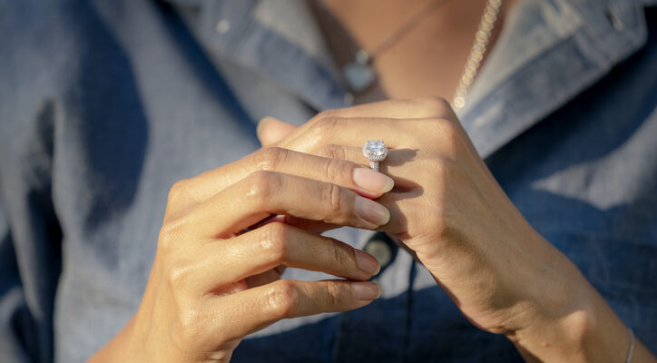 Bague de divorce : la nouvelle tendance joaillerie qui cartonne après une rupture